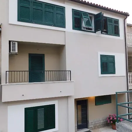 Apartman With Parking Space - 11361