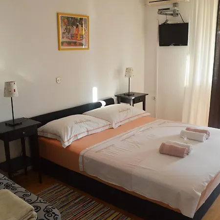 Apartment With Parking Space - 11361